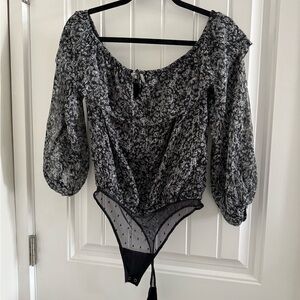 Abercrombie Floral Black and White Women's off the Shoulder Top